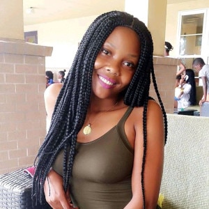 Jeune femme sénégalaise de 26 ans de Toulouse