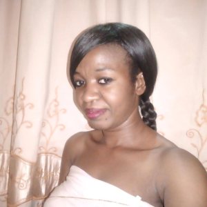 Jeune femme Haïtienne de 28 ans de Paris