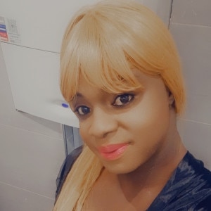 jeune femme noire de 26 ans de Paris